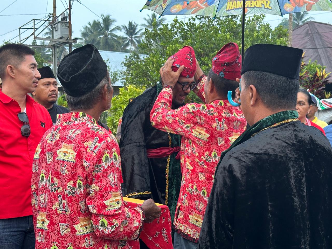 Sambutan Hangat untuk Sultan Husain di Rumah Adat Sasadu